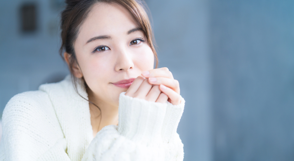 安売りの言葉に、どこか引っかかりを感じる女性
