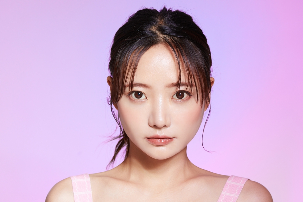 関係が深まり、心を開いた表情を見せる女性